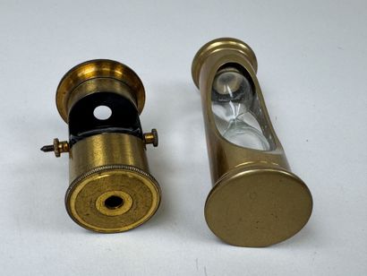 Lot en bronze et laiton comprenant :
- un...