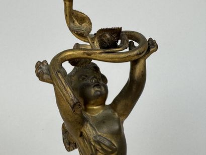 Petit angelot en bronze doré formant bougeoir,...