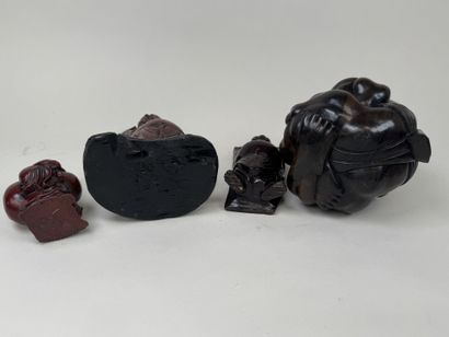 ASIE, XXe.
Quatre bouddhas en résine et bois...
