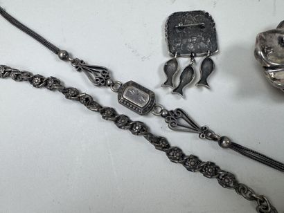 Lot en argent 925/1000 comprenant :
- un...