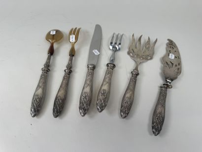 Trois couverts de service en argent fourré,...