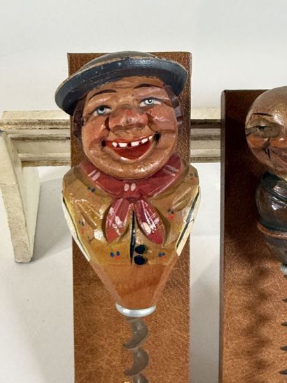 ANRI.
Ensemble de deux tire-bouchons figuratifs...