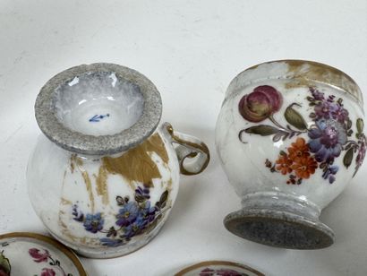 Lot comprenant :
- COPENHAGUE.
Petit vase...