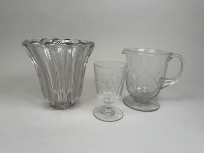 Lot en cristal et verre comprenant :
- un...