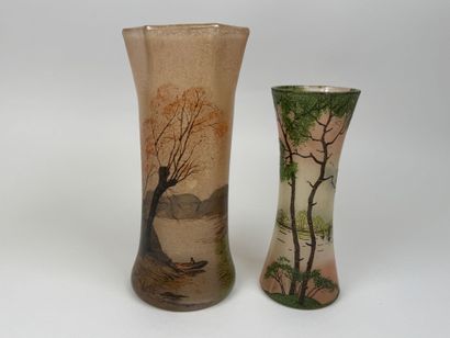 Deux vases en verre coloré à décor peint...