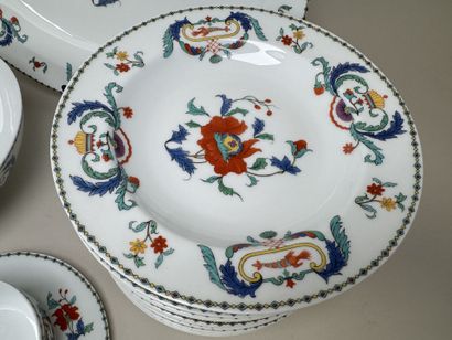PORCELAINE de PARIS.
Modèle PAVOT.
Importante...