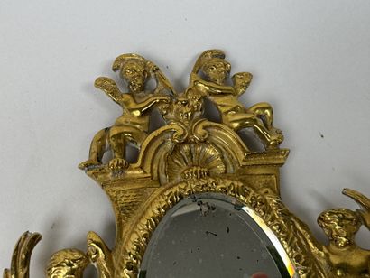 Paire d'appliques en laiton ciselé à deux...
