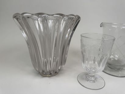 Lot en cristal et verre comprenant :
- un...