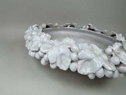 Grande coupe circulaire en céramique blanche...