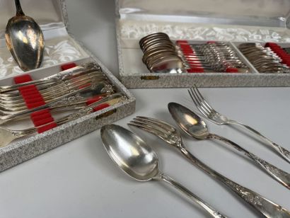 Partie de ménagère en métal argenté, modèle...