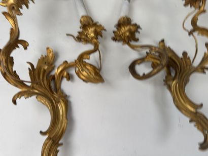 Paire d'appliques en bronze doré et ciselé...