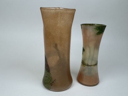 Deux vases en verre coloré à décor peint...