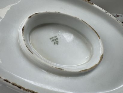 Limoges, XXe.
Partie de service de table...