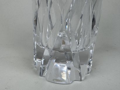 SEVRES.
Vase tubulaire en cristal à décor...