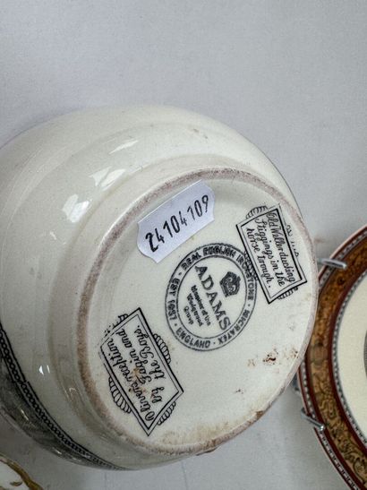 Lot en faïence et porcelaine comprenant :
-...