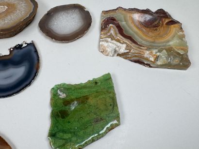 Collection de 9 pierres dures dont agate,...