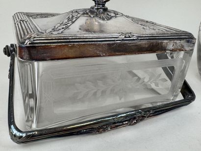 GALLIA.
Boite rectangulaire en cristal gravé...