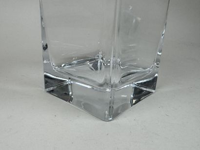 Carafe à whisky en verre moulé et pressé.
H....