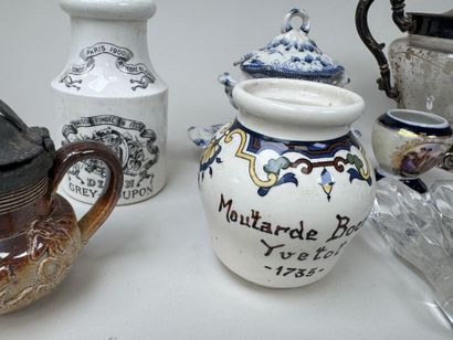 Important lot d'objets de vitrine comprenant...
