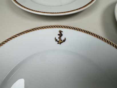 ROYAL LIMOGES.
Série de 6 assiettes plates...