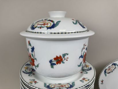PORCELAINE de PARIS.
Modèle PAVOT.
Importante...