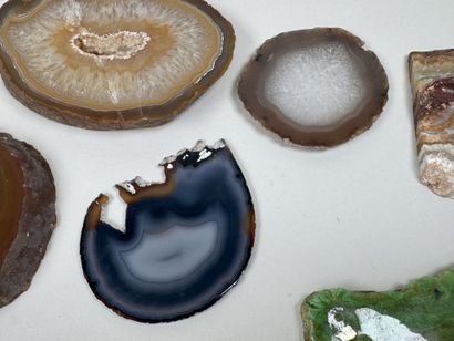 Collection de 9 pierres dures dont agate,...
