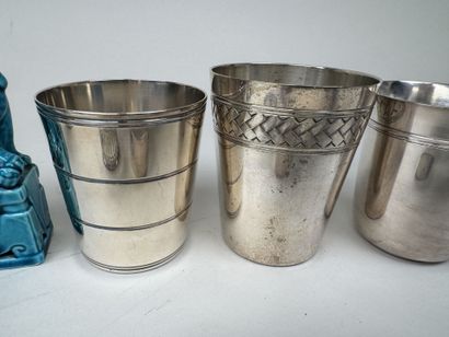 CHRISTOFLE et divers.
Quatre timbales, un...