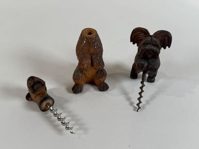 ANRI.
Ensemble de deux tire-bouchons figuratifs...