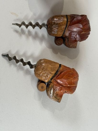 ANRI.
Ensemble de trois tire-bouchons figuratifs...