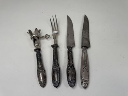 Service à découper en argent fourré et métal...