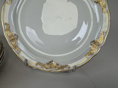 L. BERNARDAUD & Cie. à Limoges.
Modèle COQUILLE.
Série...