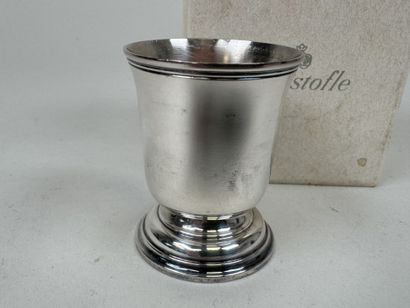 CHRISTOFLE.
Petit coquetier en métal argenté.
H....