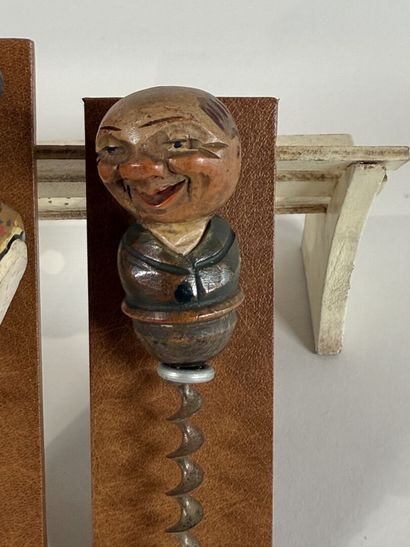 ANRI.
Ensemble de deux tire-bouchons figuratifs...