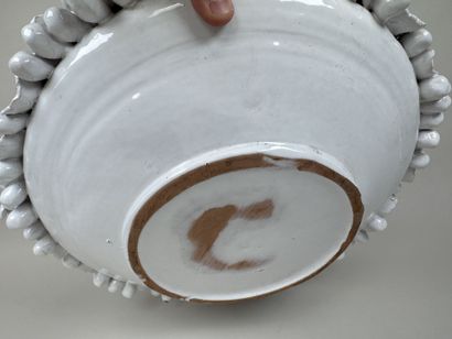 Grande coupe circulaire en céramique blanche...