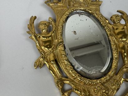 Paire d'appliques en laiton ciselé à deux...