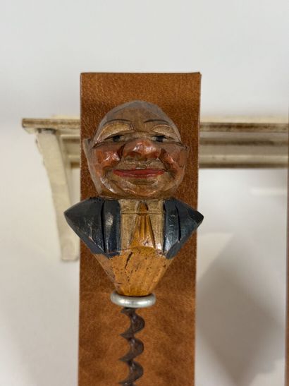 ANRI.
Ensemble de deux tire-bouchons figuratifs...