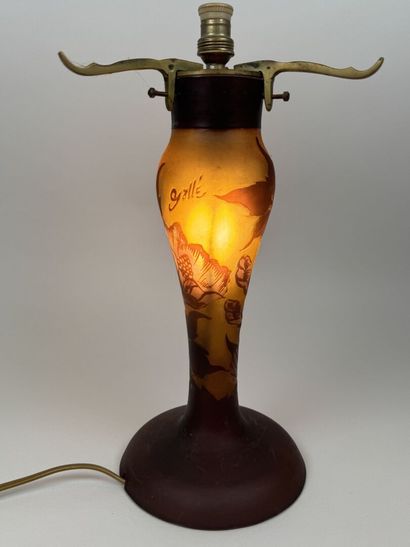 GALLE TIP.
Pied de lampe en verre multicouches...