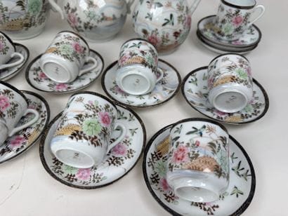 JAPON, XXe.
Partie de service à café en porcelaine...