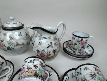 JAPON, XXe.
Partie de service à café en porcelaine...