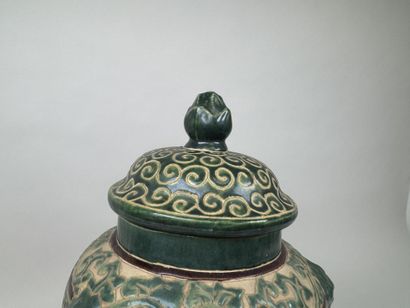 CHINE, XXe.
Potiche couverte en céramique...