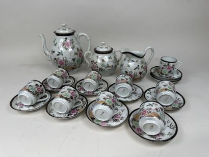 JAPON, XXe.
Partie de service à café en porcelaine...