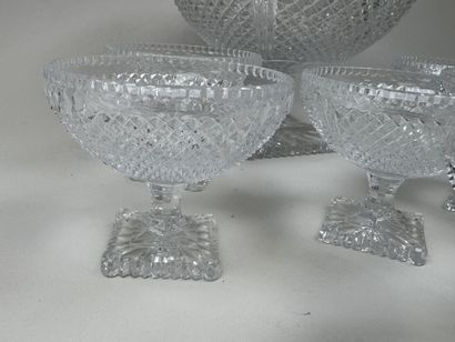 Cristal de Bohème.
Partie de service à fruits...