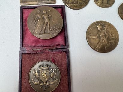 Lot de médailles en bronze dont :
- Pierre-Victor...