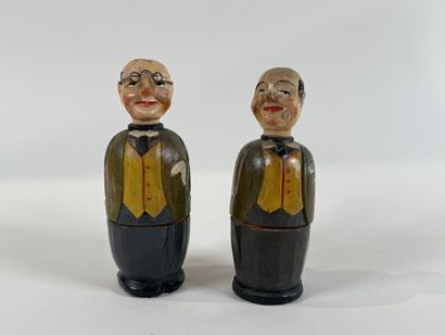 Ensemble de deux personnages en bois sculpté...
