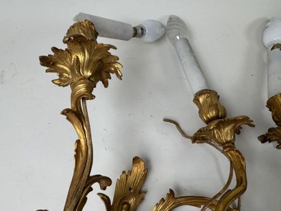 Paire d'appliques en bronze doré et ciselé...