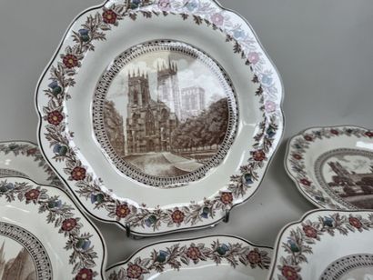 WEDGWOOD.
Série de onze assiettes en faïence...