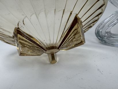 Lot en verre comprenant :
- un bougeoir ou...