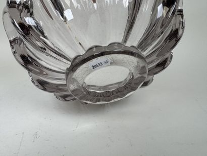 Coupe en verre moulé et pressé.
H. 10 cm.
D....