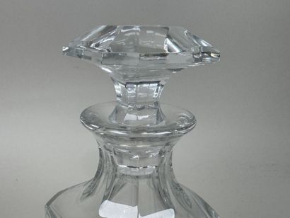 BACCARAT.
Carafe à whisky en cristal moulé...