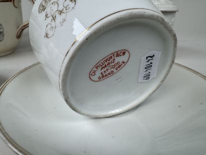 Lot en faïence et porcelaine comprenant :
-...